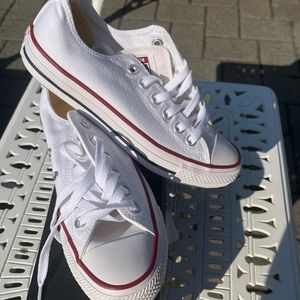 Chuck Taylor All Star Classic in White Unisex